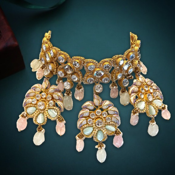 best gold necklace with kundan