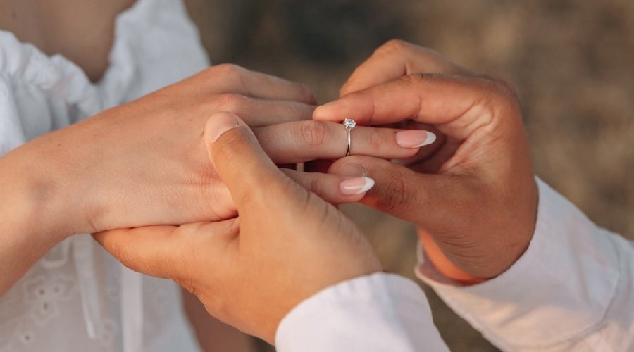 Timeless Gold Engagement Rings for Every Couple