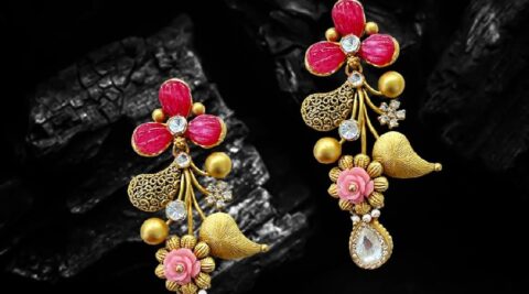 glamorous women’s gold earring designs