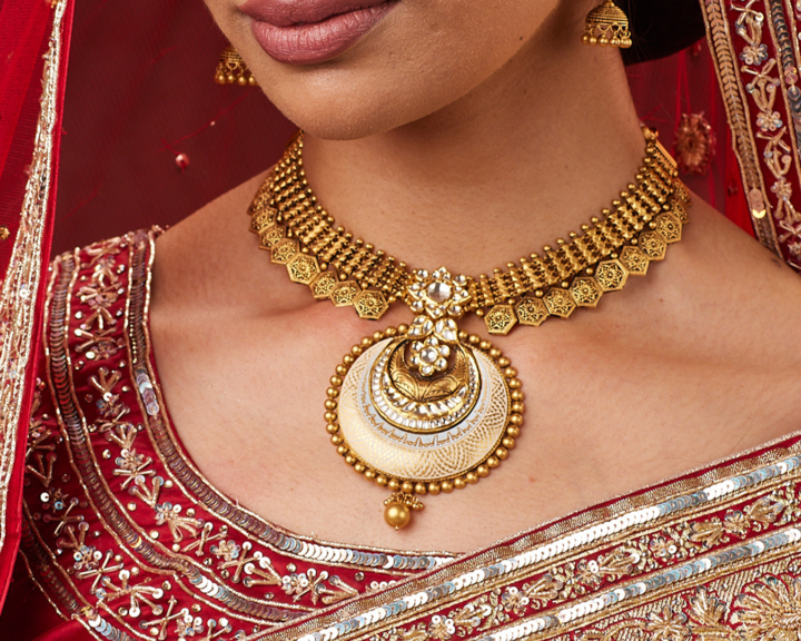 Modern bridal set with yellow and rose gold accents
